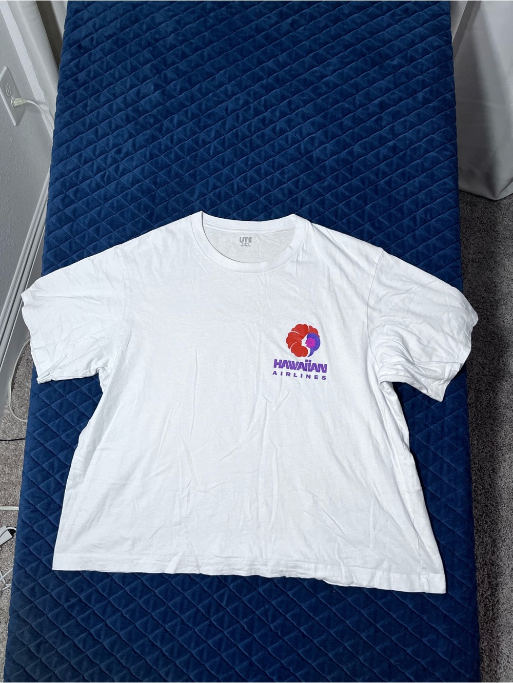 White Short Sleeve Hawaiian Airline Tee - Women’s Sz XL